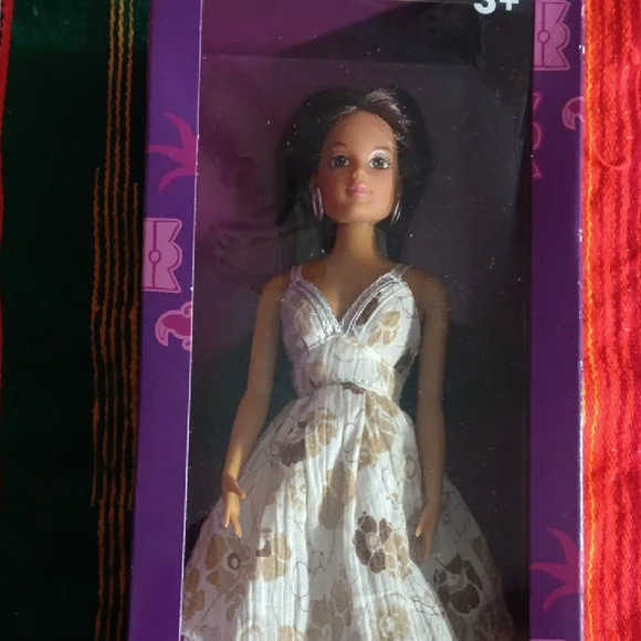 Damita Fashion Doll with White Dress - Picture 2 of 4
